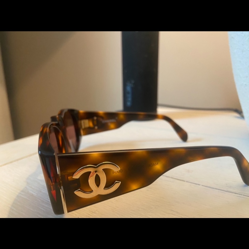 Chanel sunglasses (no case)